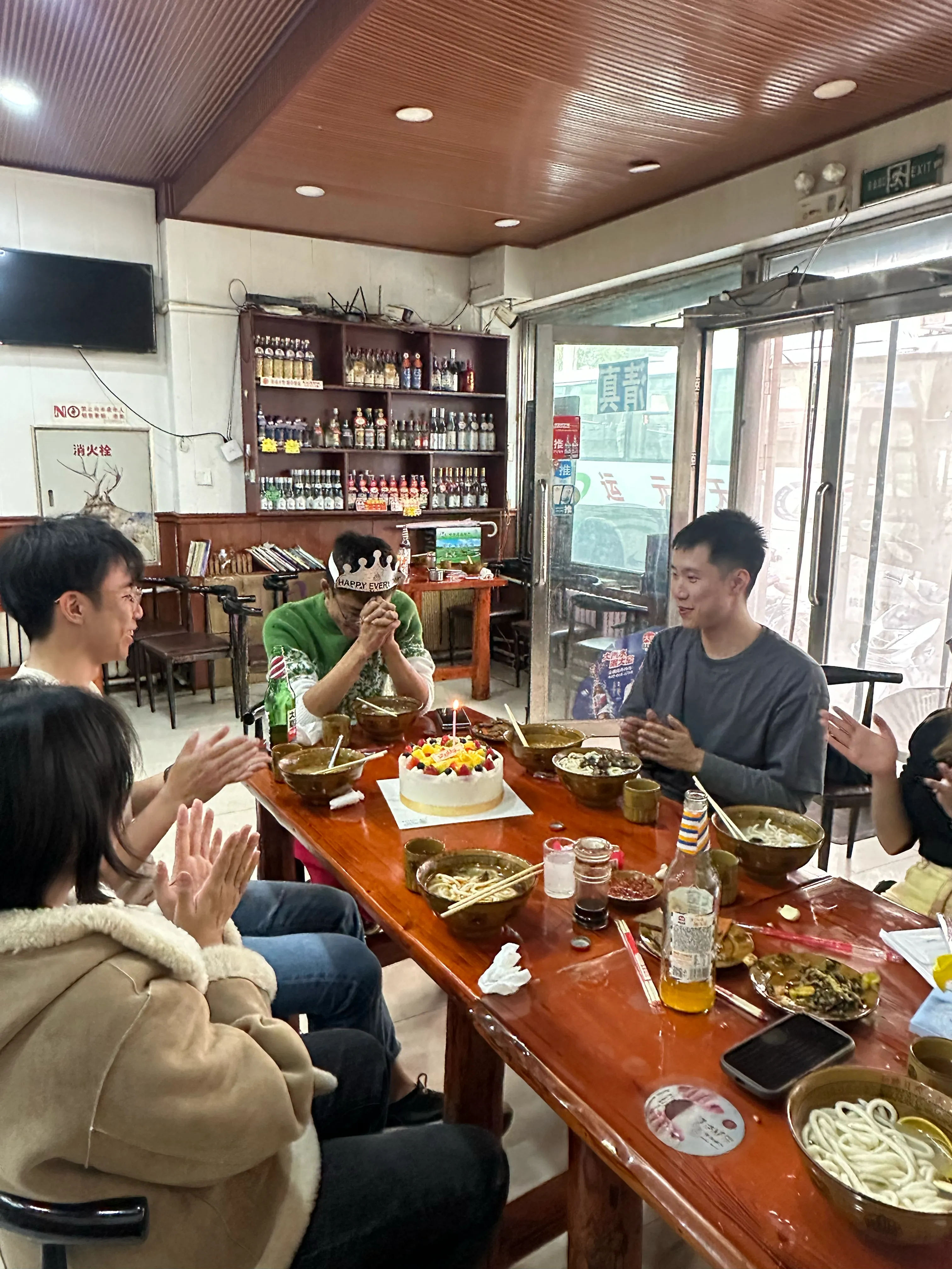 给导游李哥庆祝生日，很温暖的一刻